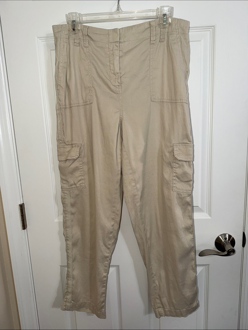 Chicos Pants Women Khaki Cargo Linen Blend Crop Lightweight Pants size 10 (1.5)